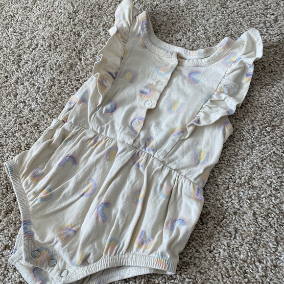 Grayson mini baby girl Rainbow Ruffle Bodysuit One Piece Onesie Size 12 months - Picture 2 of 7